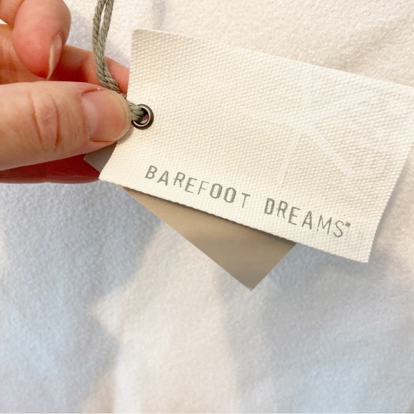 NWTs Barefoot Dreams | Ocean Breeze Poncho In Ombre Rose Mist Ultra Lite OS - Picture 4 of 8